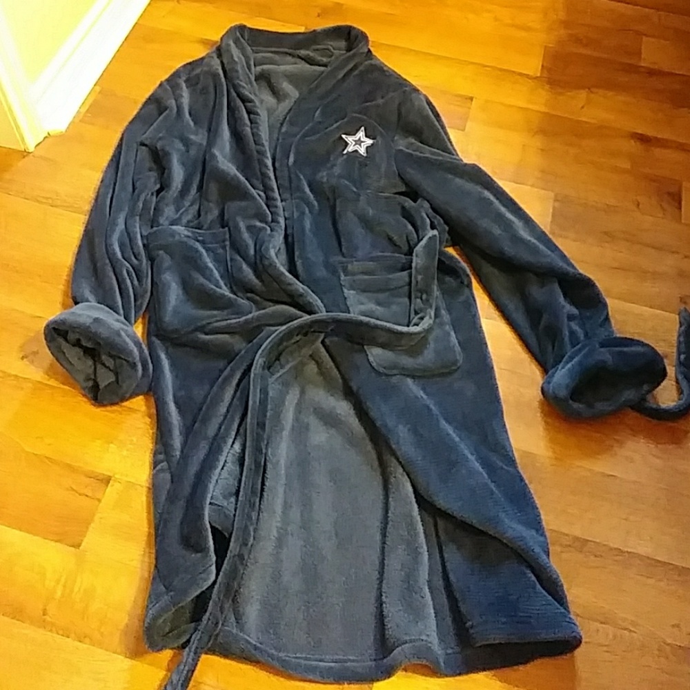 Dallas Cowboys nice velour robe.